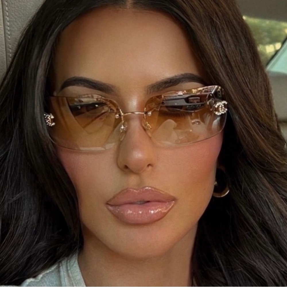 Like New 🍒 Authentic Vintage Chanel rimless light pink sunglasses
